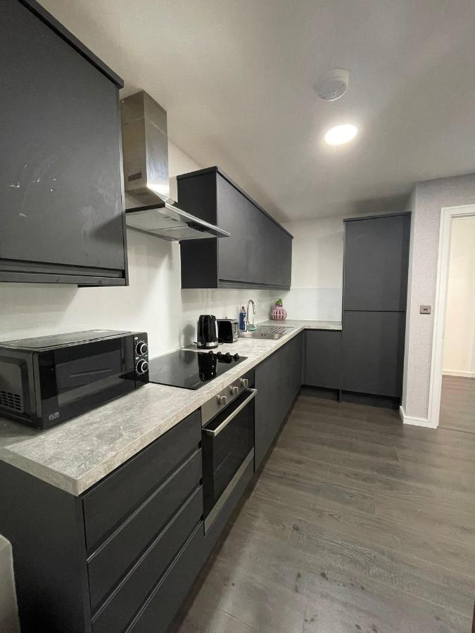 Charming Modern Apartment Near London Heathrow Feltham エクステリア 写真